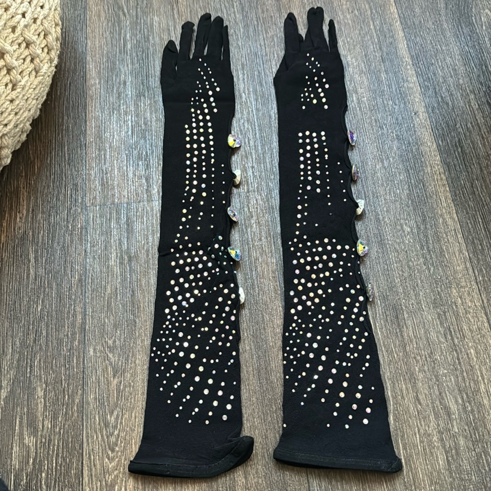 POSTER GIRL RHINESTONE HEART GLOVES